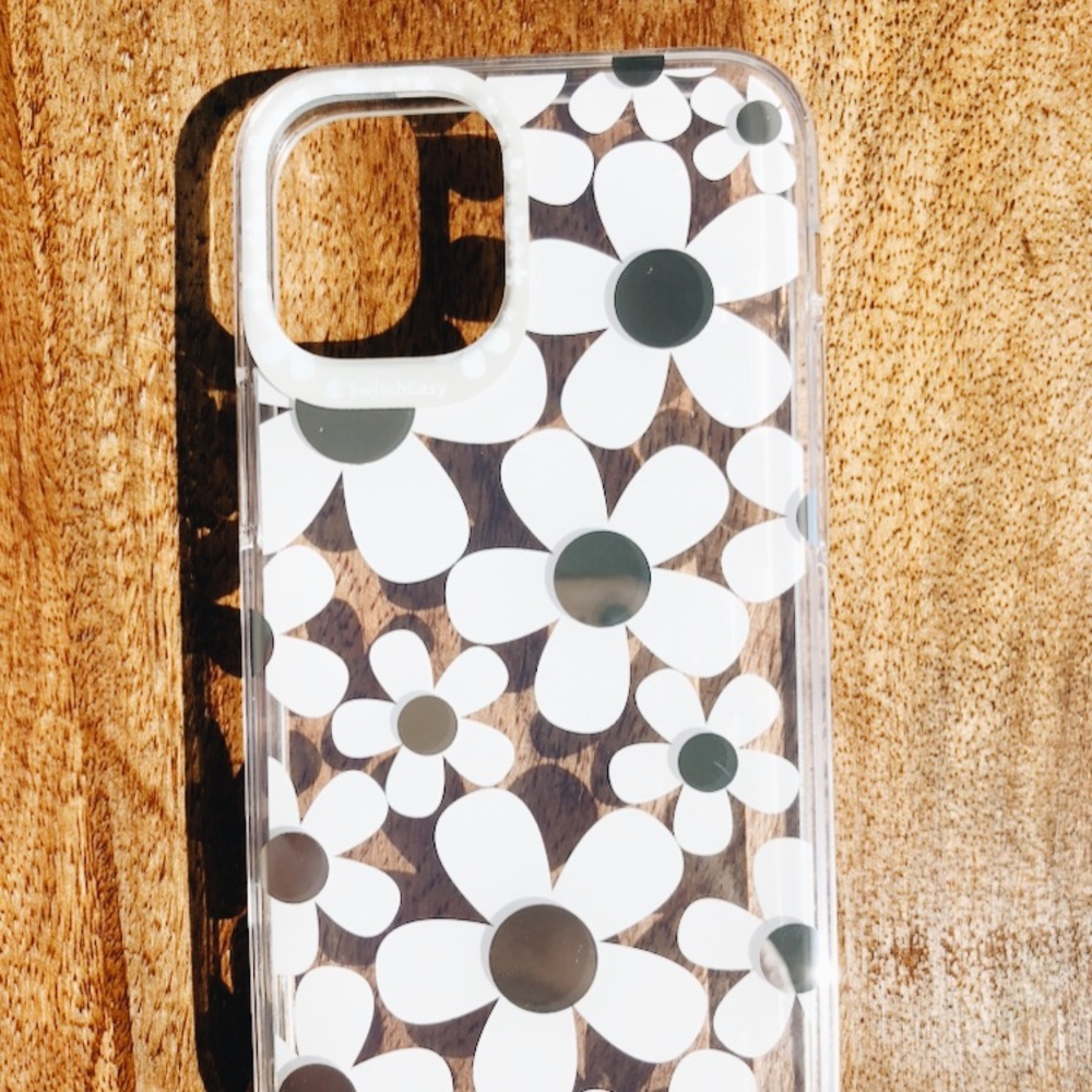 Daisy Case - Picture 3 of 4